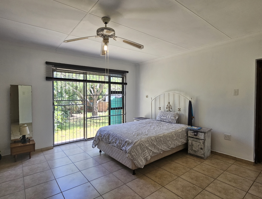 6 Bedroom Property for Sale in Wavecrest Eastern Cape